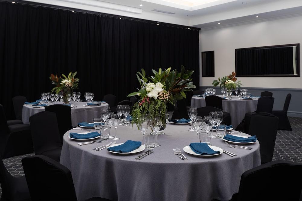 Visy Dior Hotel Baulkham Hills Exterior photo