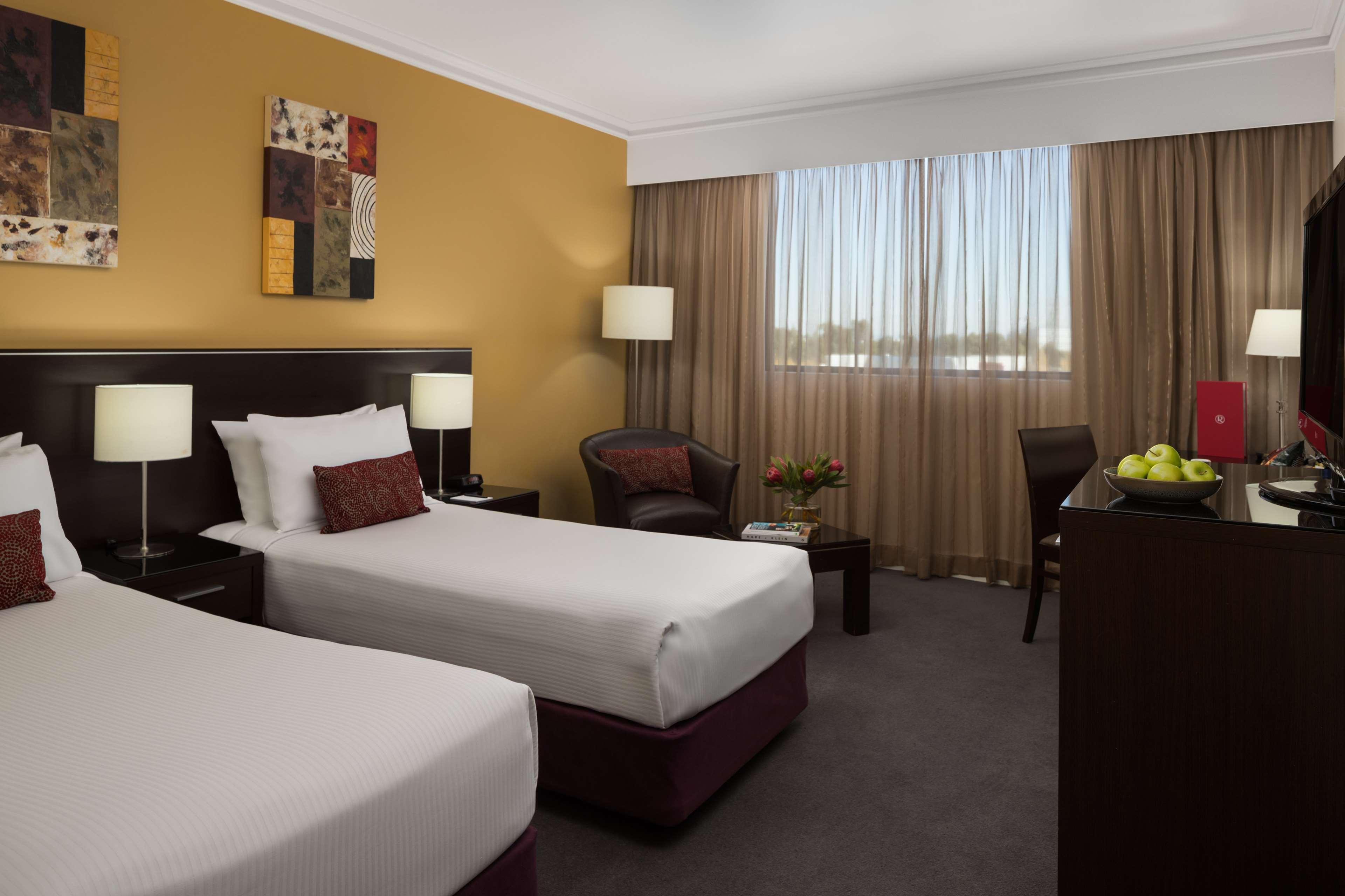 Visy Dior Hotel Baulkham Hills Exterior photo