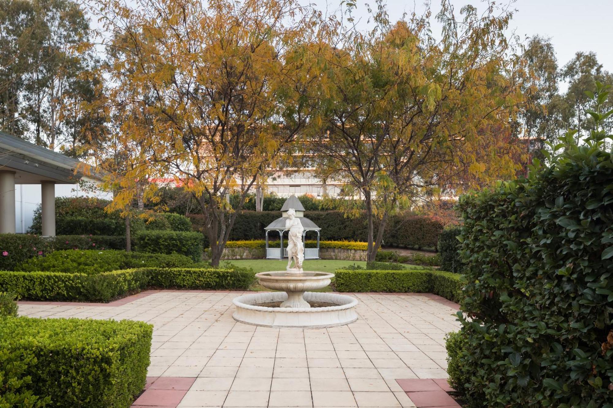 Visy Dior Hotel Baulkham Hills Exterior photo
